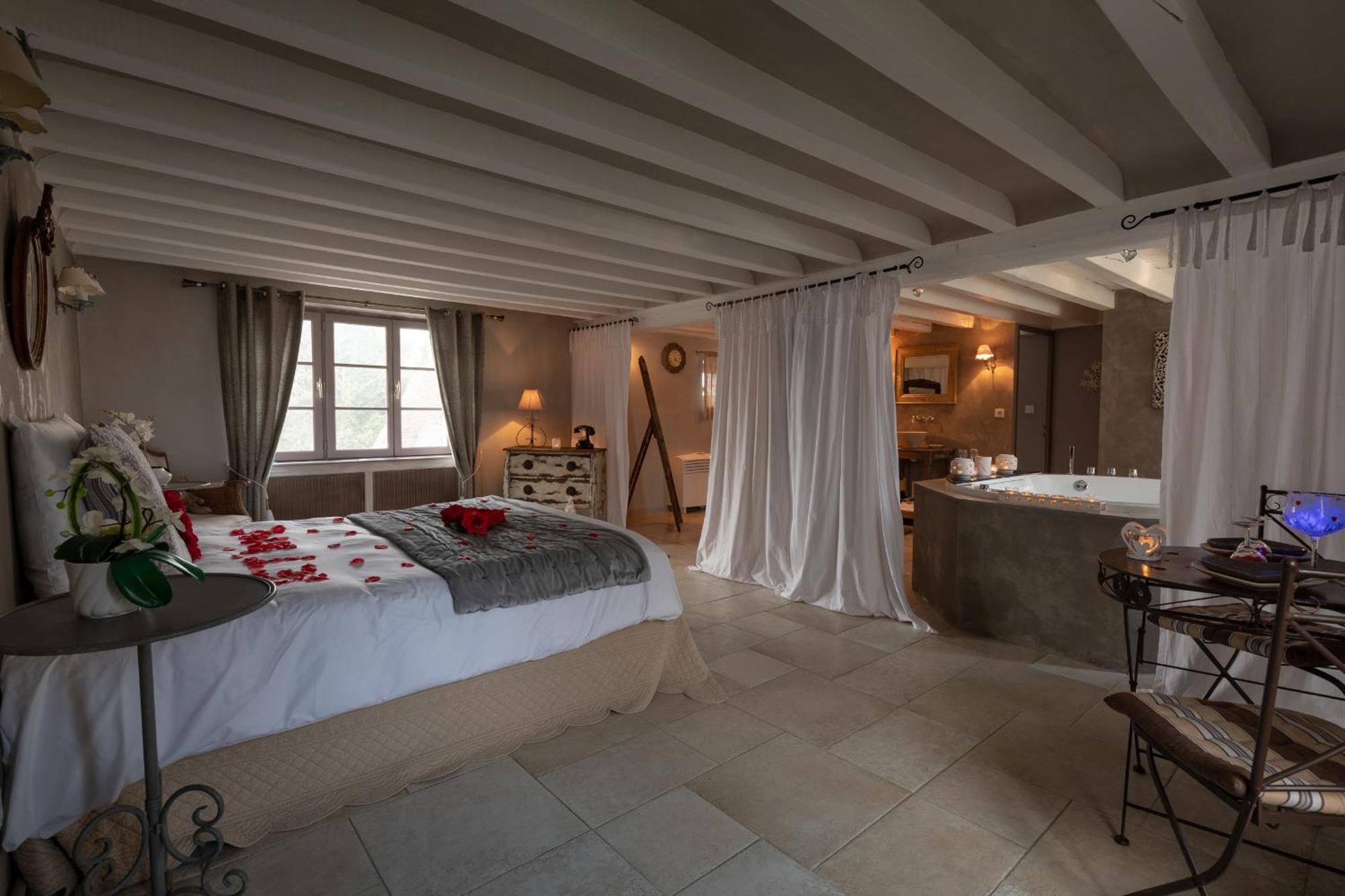 Charme Au Fil De L'Eau Hotel Vendieres Buitenkant foto