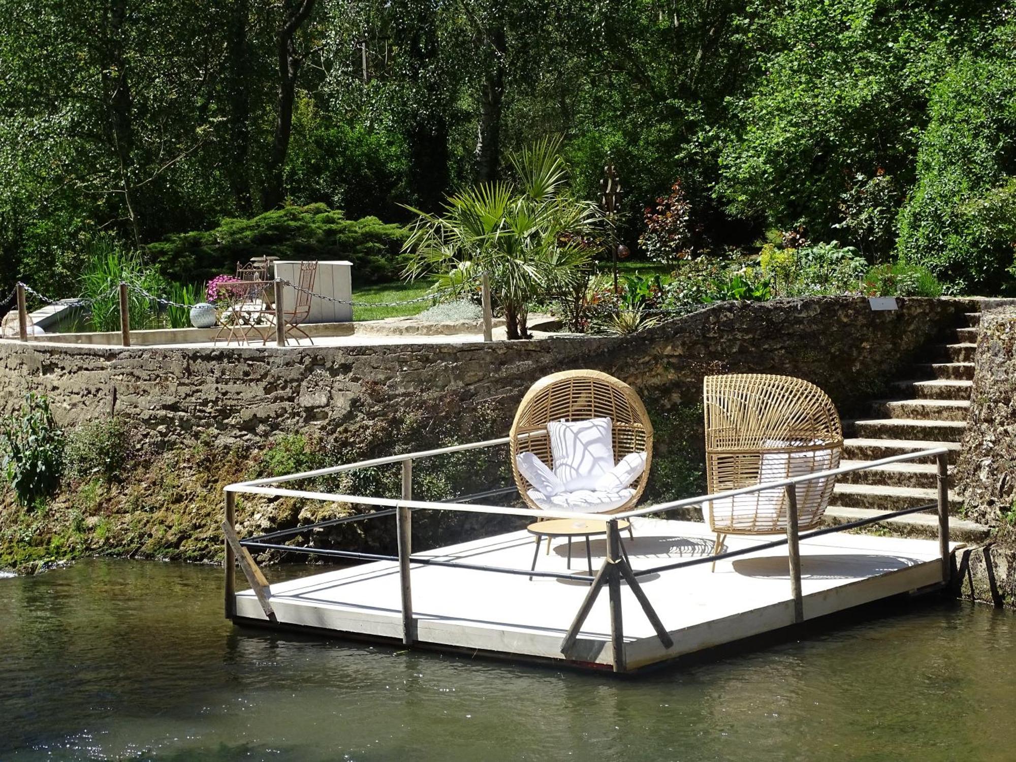 Charme Au Fil De L'Eau Hotel Vendieres Buitenkant foto