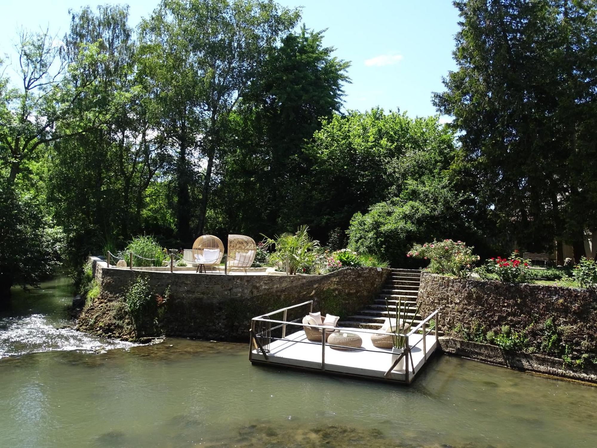 Charme Au Fil De L'Eau Hotel Vendieres Buitenkant foto