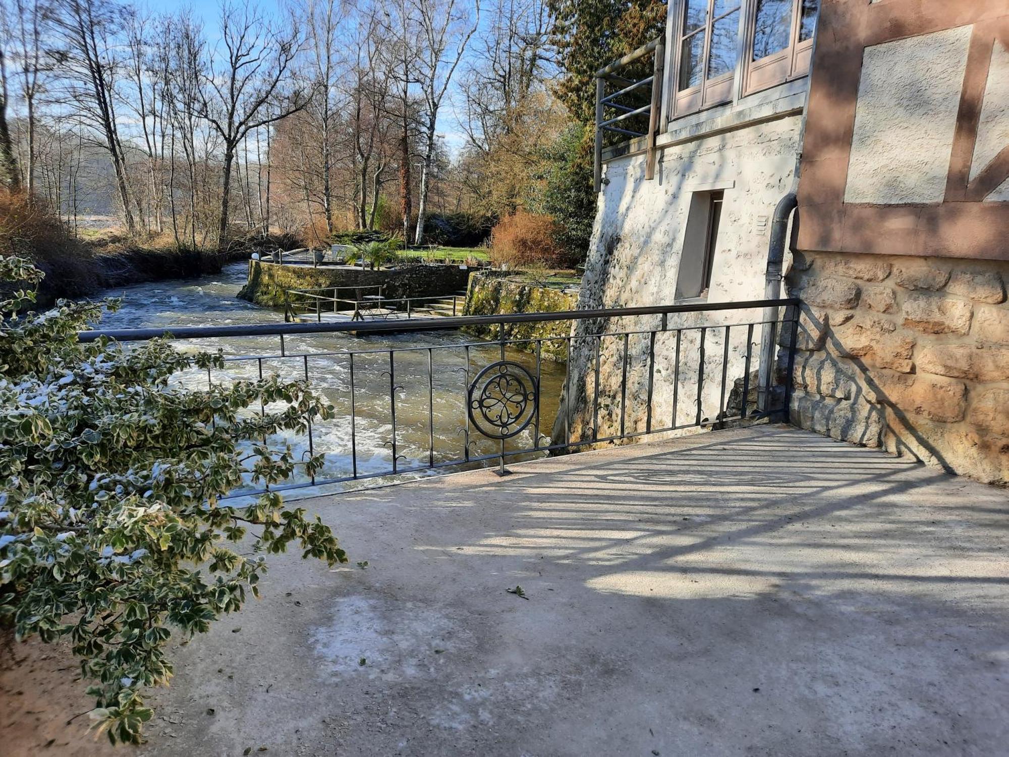 Charme Au Fil De L'Eau Hotel Vendieres Buitenkant foto